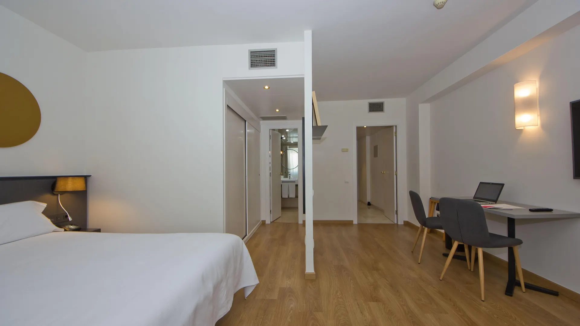 Aparthotel Atenea Valles Granollers Hotel