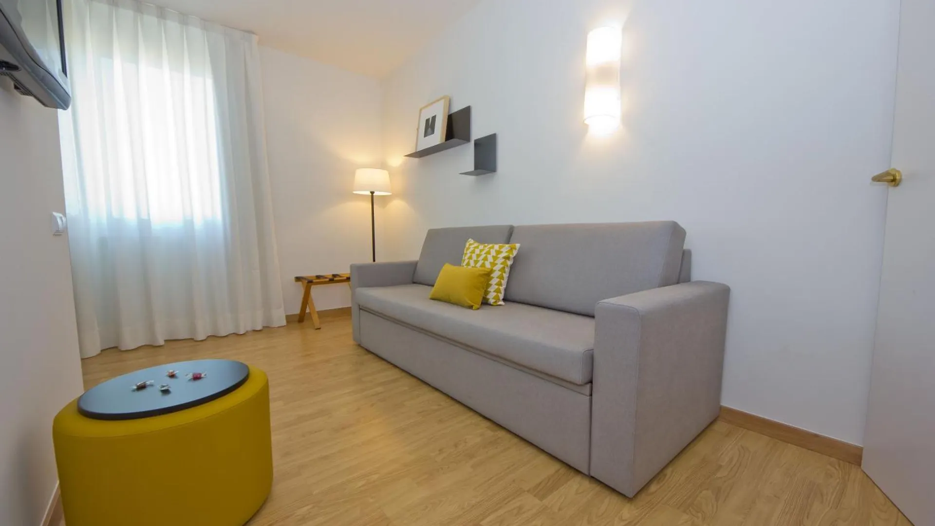 Aparthotel Atenea Valles Granollers Hotel