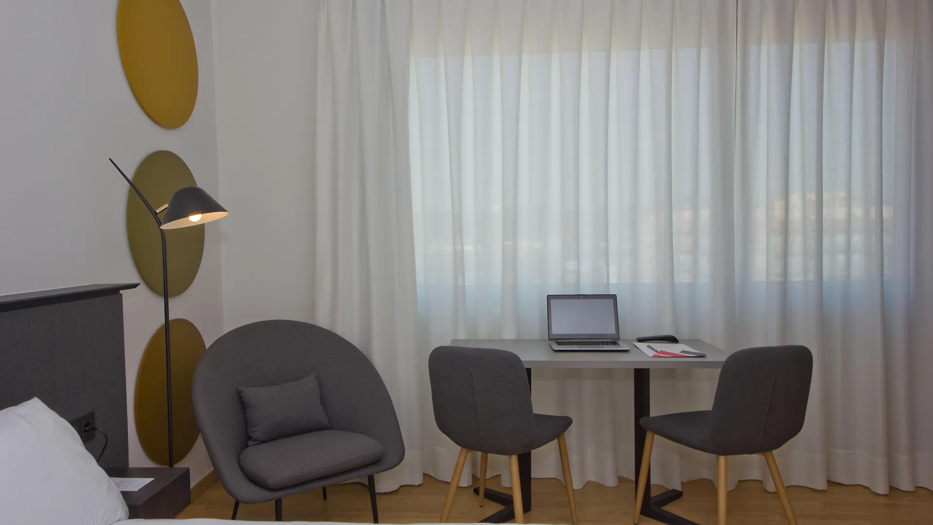 Aparthotel Atenea Valles Granollers Hotel