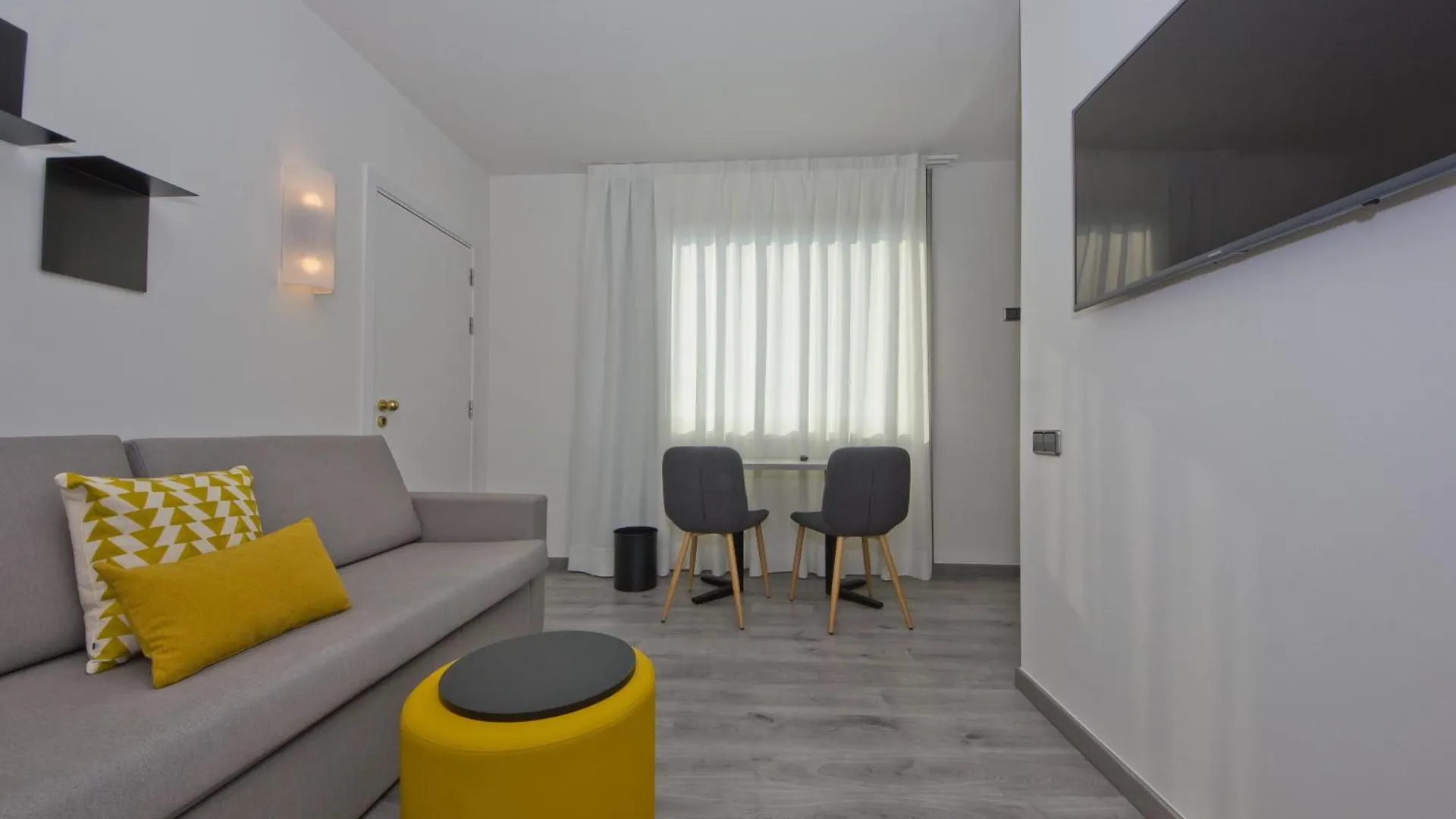 Aparthotel Atenea Valles Granollers Hotel